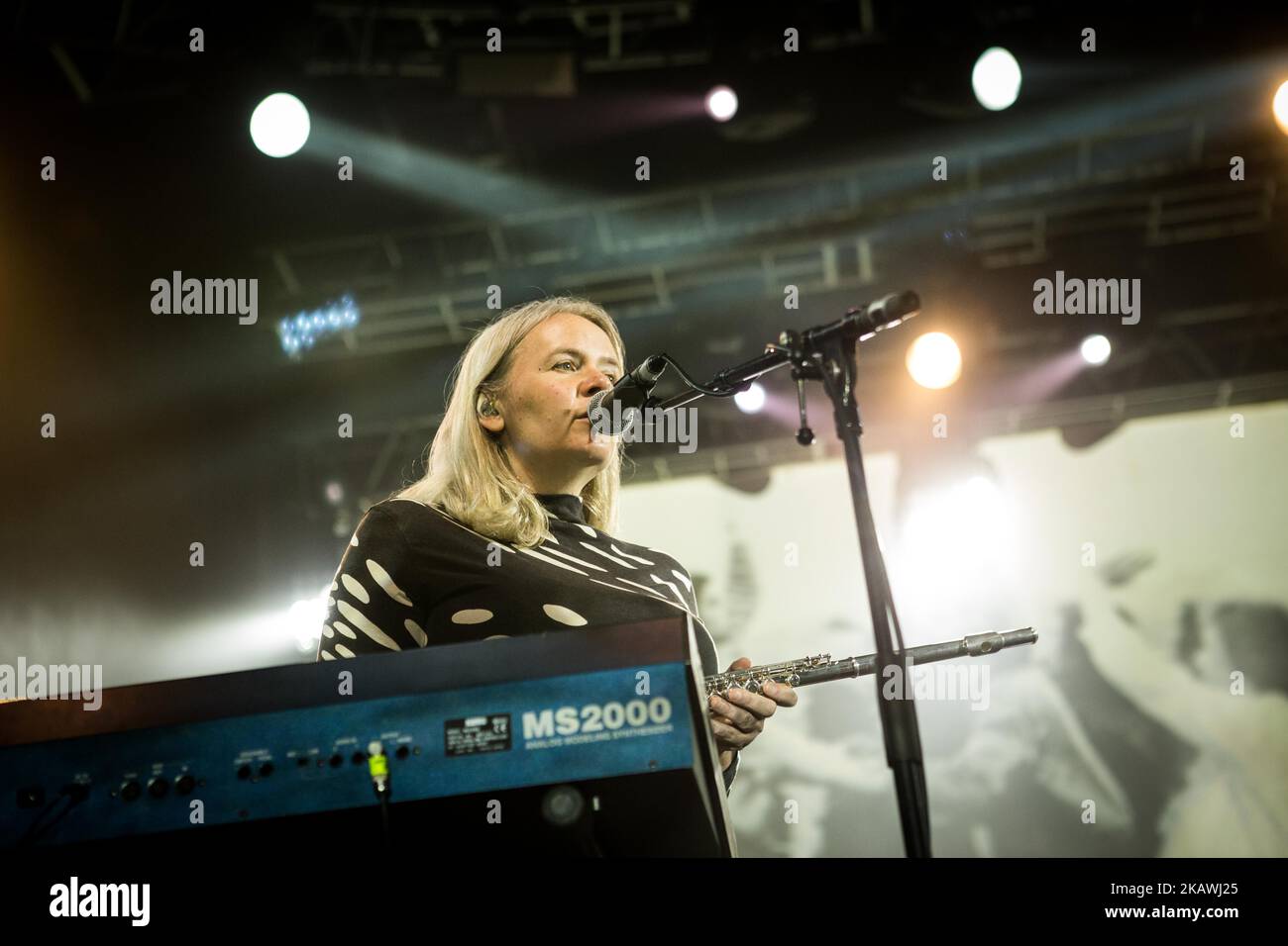 (2/13/2018) Sarah Martin von der schottischen Indie-Pop-Band Belle und Sebastian, die live im Fabrique Milan Italien auftreten. (Foto von Roberto Finizio/NurPhoto) Stockfoto