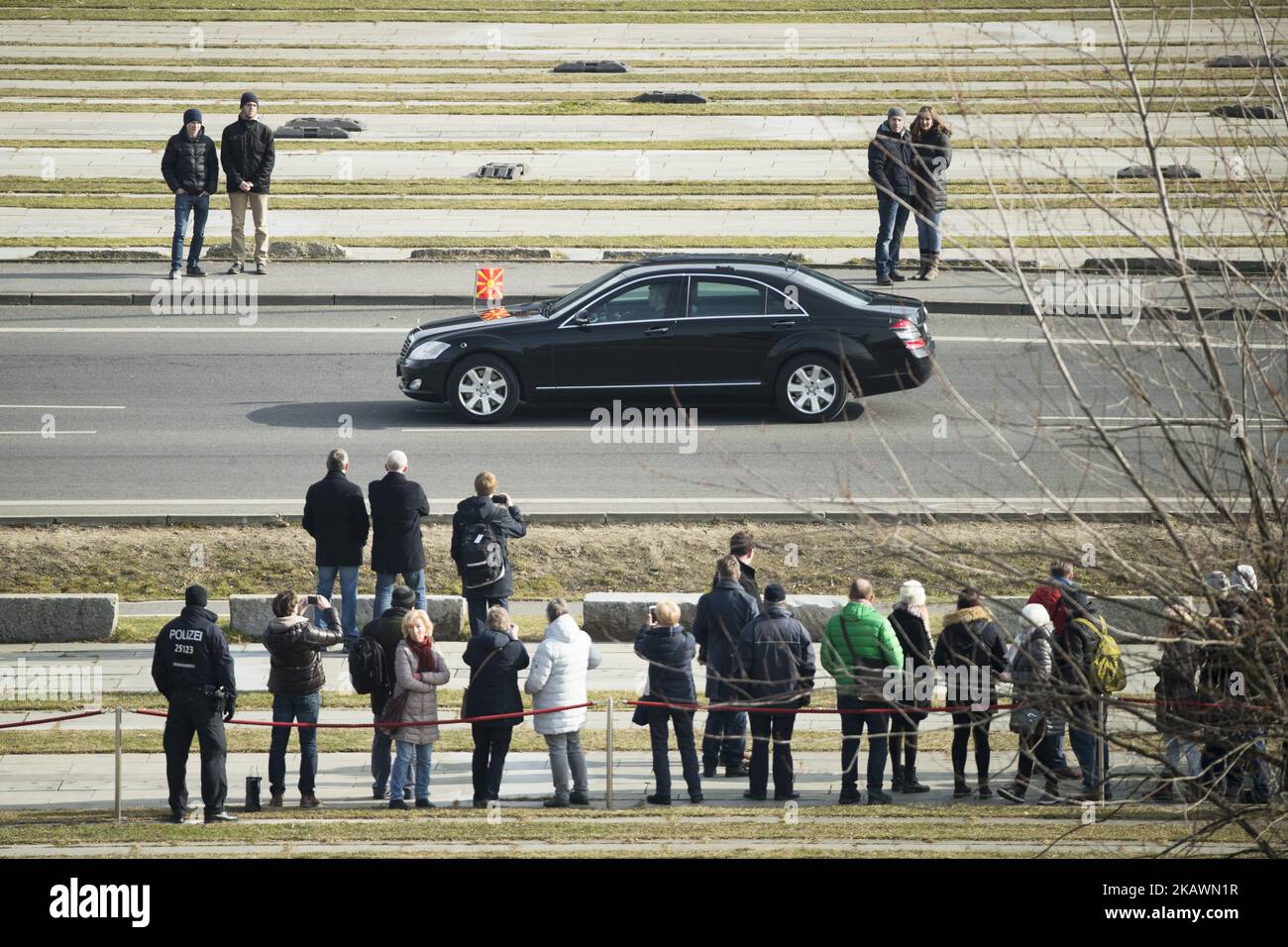 Das Auto des mazedonischen Ministerpräsidenten Zoran Zaev ist auf dem Weg zum Kanzleramt in Berlin am 21. Februar 2018 abgebildet. (Foto von Emmanuele Contini/NurPhoto) Stockfoto