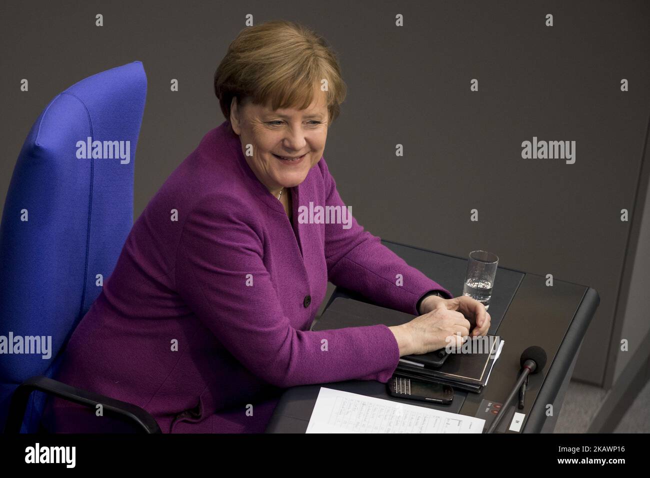 Bundeskanzlerin Angela Merkel wird während der 14. Plenarsitzung im Bundestag (Unterhaus des parlaments) in Berlin am 22. Februar 2018 abgebildet. (Foto von Emmanuele Contini/NurPhoto) Stockfoto