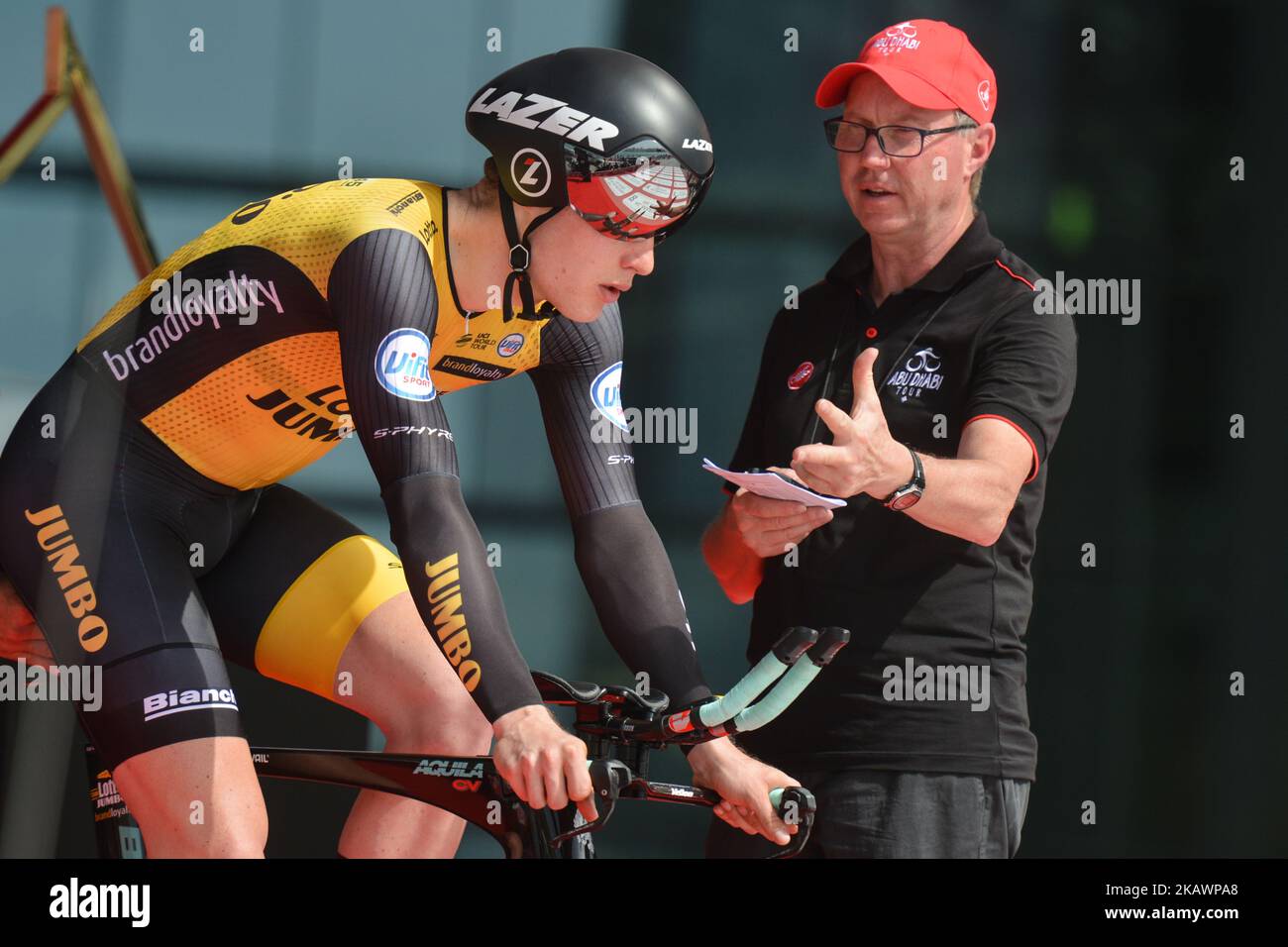 Der Belgier Gijs Van Hoecke vom Team Lotto NL - Jumbo beim Start zur vierten Etappe, 12,6km Einzelzeitfahren Al Maryah Island Etappe der Abu Dhabi Tour 2018. Am Samstag, den 24. Februar 2018, auf der Insel Al Maryah, Abu Dhabi, Vereinigte Arabische Emirate. (Foto von Artur Widak/NurPhoto) Stockfoto