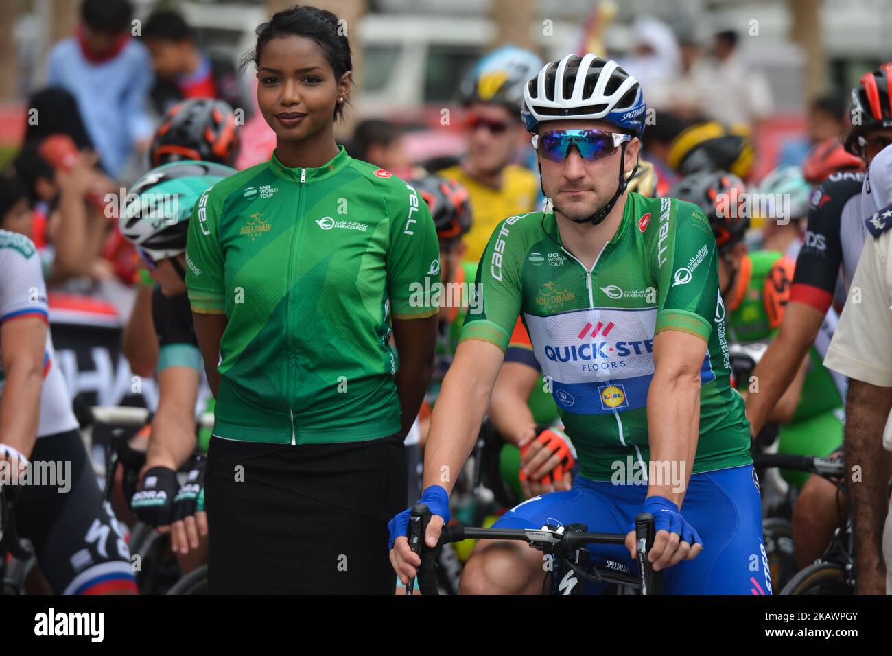 Elia Viviani von Quick Step Floors aus Italien an der Startlinie vor der fünften und letzten Etappe der Abu Dhabi Tour 2018, der 199km Abu Dhabi Airports-Etappe von Qasr Al Muwaiji nach Jebel Hafeet. Am Sonntag, den 25. Februar 2018, in Qasr Al Muwaiji, Abu Dhabi, Vereinigte Arabische Emirate. (Foto von Artur Widak/NurPhoto) Stockfoto