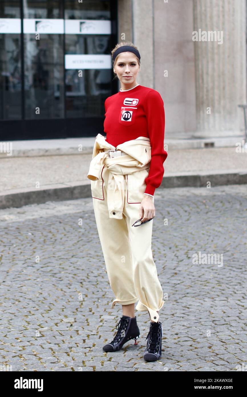 Elena Perminova besucht die Miu Miu Show im Rahmen der Paris Fashion Week Womenswear Herbst/Winter 2018/2019 am 6. März 2018 in Paris, Frankreich. (Foto von Mehdi Taamallah/NurPhoto) Stockfoto