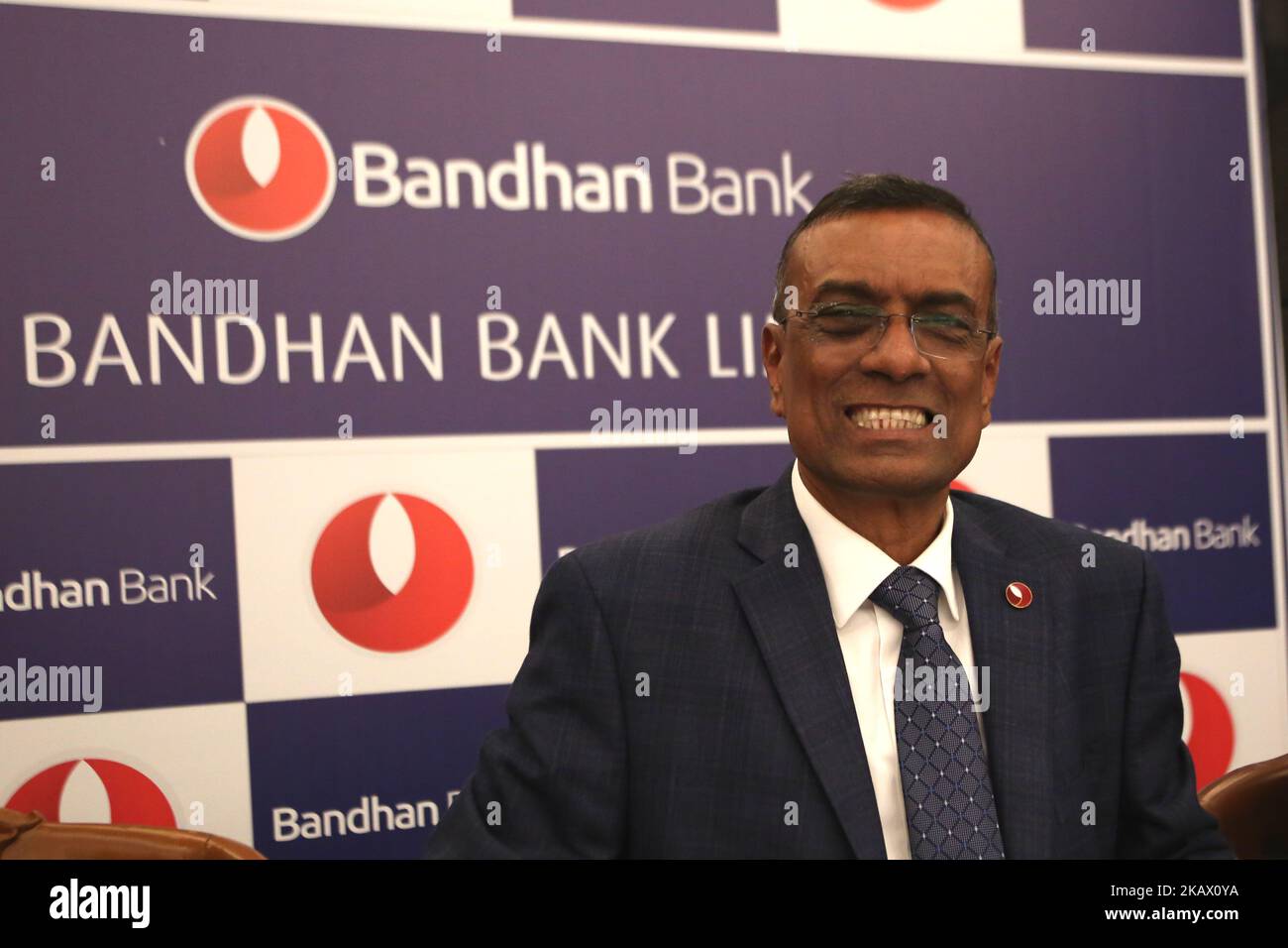 Chandra Shekhar Ghosh, MD & CEO der Bandhan Bank beim Börsengang der Bandhan Bank am 9. März 2018 in Kalkutta, Indien. Bandhan Bank Ltd, die neueste unter den privaten Kreditgebern, sagte heute, dass sie am 15. März 2018 einen Börsengang (Börsengang) von 4.473 Rs Crore starten wird. Die Ausgabe endet am 19. März. Die in Kalkutta ansässige Bank, Die 2015 von einem Mikrofinanzinstitut in eine Bank umgewandelt wurde, wird 2001 laut einer Erklärung der Bank im Rahmen des Börsengangs bis zu 119,3 Millionen Aktien in einer Preisklasse von je 370-375 Rs verkaufen.Kotak Mahindra Capital, Axis Capital, Goldman Sachs, JM Financial und Stockfoto
