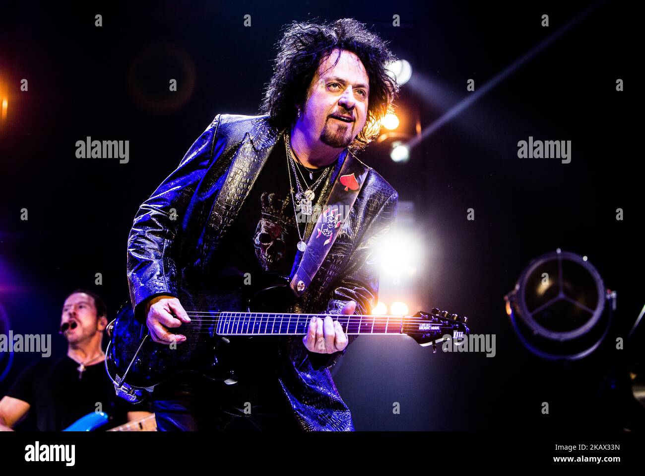 Steve Lukather von Toto tritt am 10 2018. März live beim Mediolanum Forum in Mailand auf. Toto wurde zu einer der meistverkauften Musikgruppen ihrer Zeit, (Foto: Mairo Cinquetti/NurPhoto) Stockfoto