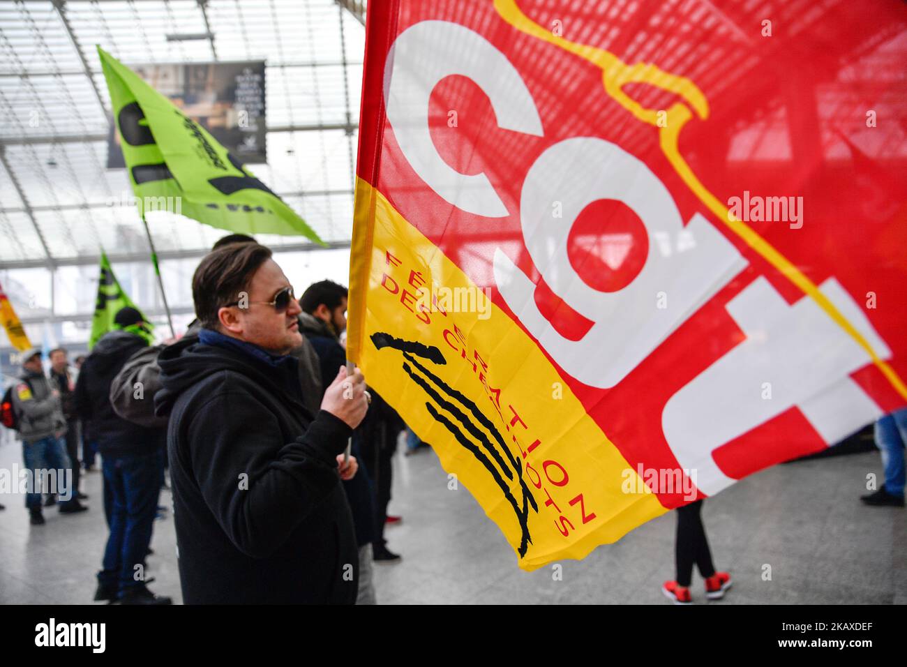 Mehr als ein Zug auf fünf, der wegen des langen streiks der Sud, CGT und der Eisenbahnen in Paris, frankreich, am 03 2018. April in Paris fuhr. (Foto: Julien Mattia/NurPhoto) Stockfoto