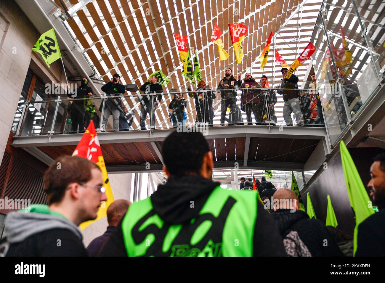 Mehr als ein Zug auf fünf, der wegen des langen streiks der Sud, CGT und der Eisenbahnen in Paris, frankreich, am 03 2018. April in Paris fuhr. (Foto: Julien Mattia/NurPhoto) Stockfoto