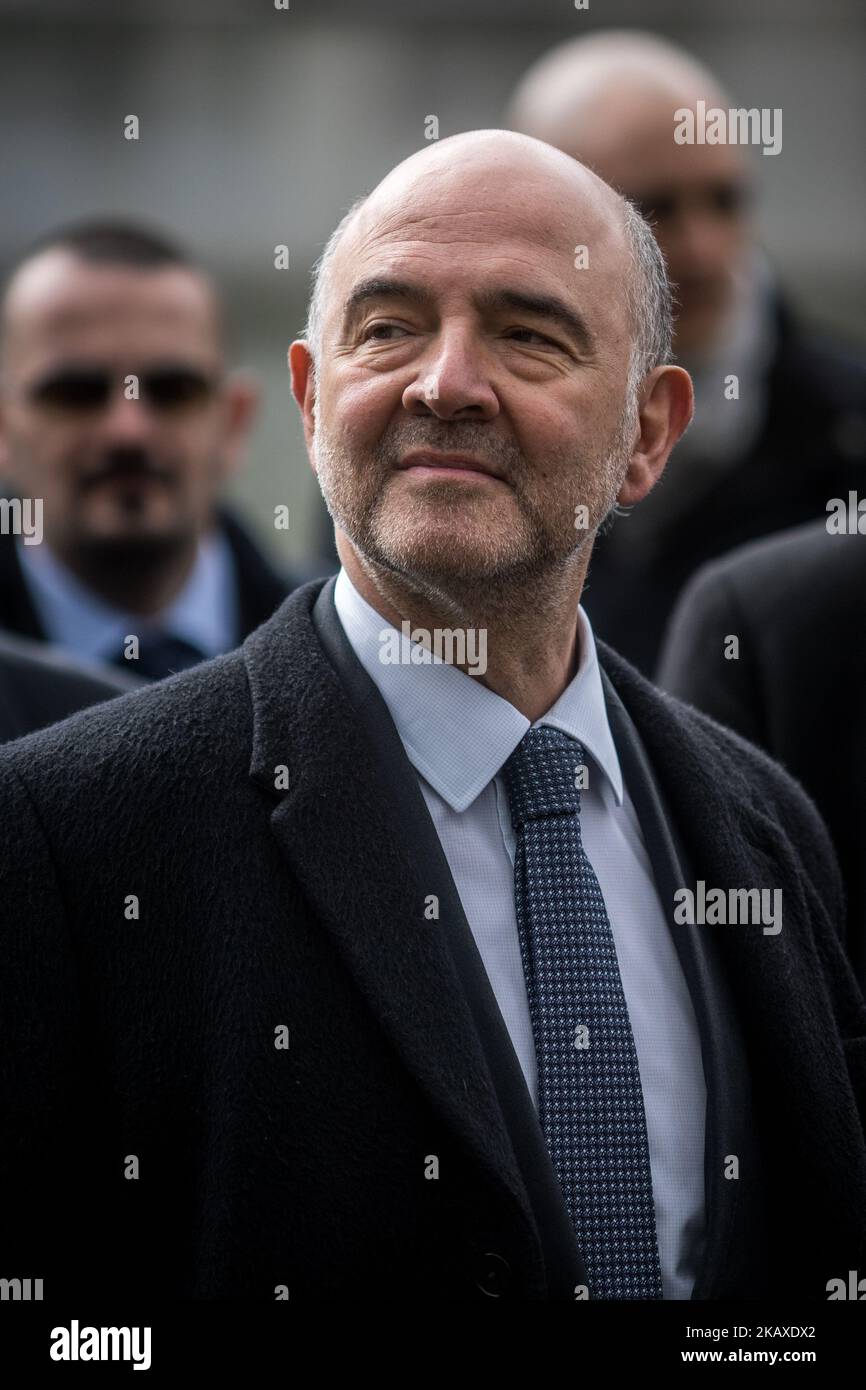 Pierre Moscovici, EU-Kommissar für Wirtschafts- und Finanzangelegenheiten, Steuern und Zollunion, besucht am 5. April 2018 den Confluence-Bezirk in Lyon, Frankreich. Die Renovierung des Bezirks ist Teil des Projekts Smarter Together, das durch das europäische Programm H2020: Partnerschaft mit München, Wien Sofia, Venedig und Santiago de Compostela für Experimentierlösungen auf Nachbarschaftsebene für Projekte zu Co-Creation-Dienstleistungen, Ökosanierung und Wärmenetzen, E-Mobilität, Datenmanagement und Bürgerengagement finanziert wird. (Foto von Nicolas Liponne/NurPhoto) Stockfoto