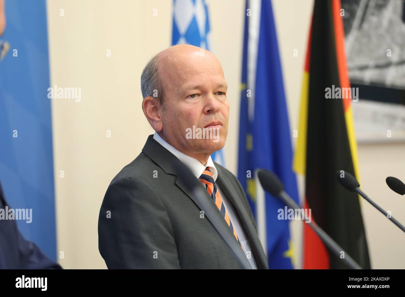 Burkhard Koerner spricht am 5. April 2018 in München. Der Innenminister Joachim Herrmann und der Präsident des Verfassungsschutzes. Sie sprachen über Islamismus, Rechtsextremismus, Linksextremismus und Cyberkriminalität. (Foto von Alexander Pohl/NurPhoto) Stockfoto