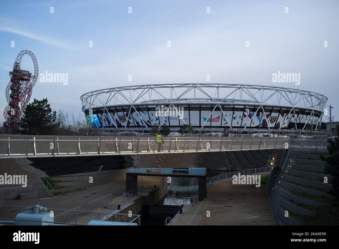 Blick auf die Umgebung des Queen Elizabeth Olympic Park, zwischen den Stadtbezirken Stratford und Hackney in London, Großbritannien, am 5. April 2018. Ein Mann ist gestorben, nachdem er im Nordosten Londons erstochen wurde, was die Zahl der Tötungen in der Hauptstadt in diesem Jahr auf mehr als 50 brachte. Im selben Bezirk, Stunden zuvor, starb ein Mann in seinen 50s Jahren vor einem Buchmacher in Clapton nach einem mutmaßlichen Kampf, teilte die Metropolitan Police mit. Tödliche Messer in England und Wales sind auf dem höchsten Stand seit 2010-11, wobei die eskalierende Gewalt besonders in London akut ist, wo in den letzten zwei Wochen 13 Menschen getötet wurden Stockfoto