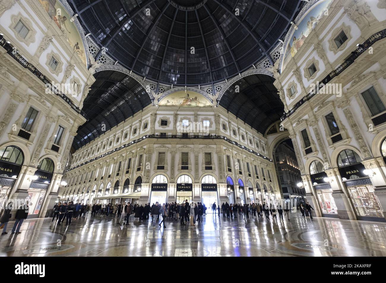 (4/1/2018) VÃ­ctor Galerie Manuel II in Mailand, ein Gebäude aus zwei rechtwinkligen Arkaden mit einem Glasgewölbe, das ein Achteck bildet; Es ist ein einzigartiger Raum auf der Nordseite der Piazza del Duomo in Mailand. Italien 1. April 2018 (Foto von Oscar Gonzalez/NurPhoto) Stockfoto