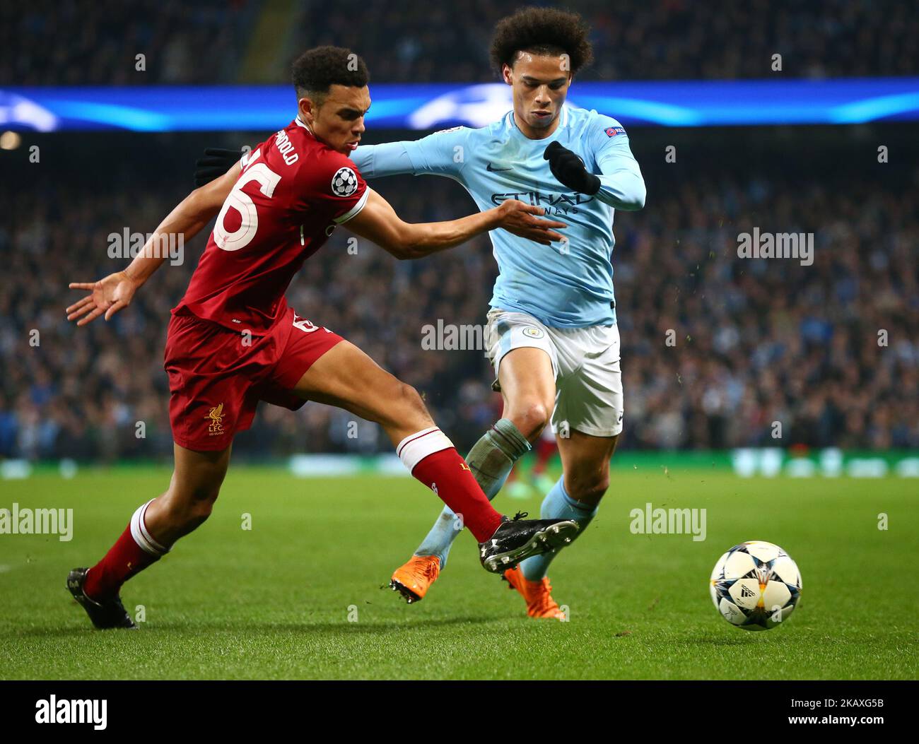 Trent Alexander-Arnold aus Liverpool und Leroy Sane aus Manchester City während des UEFA Champions League Quarter Final Second Leg Match zwischen Manchester City und Liverpool im Etihad Stadium am 10. April 2018 in Manchester, England. (Foto von Kieran Galvin/NurPhoto) Stockfoto