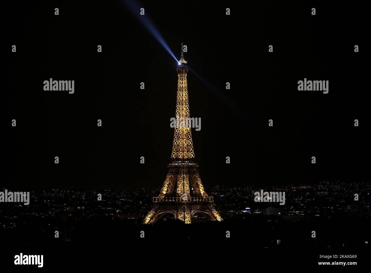 Der Eiffelturm wird am 8. April 2018 nachts in Paris gesehen. ( Foto von Pedro Fiúza/NurPhoto) Stockfoto