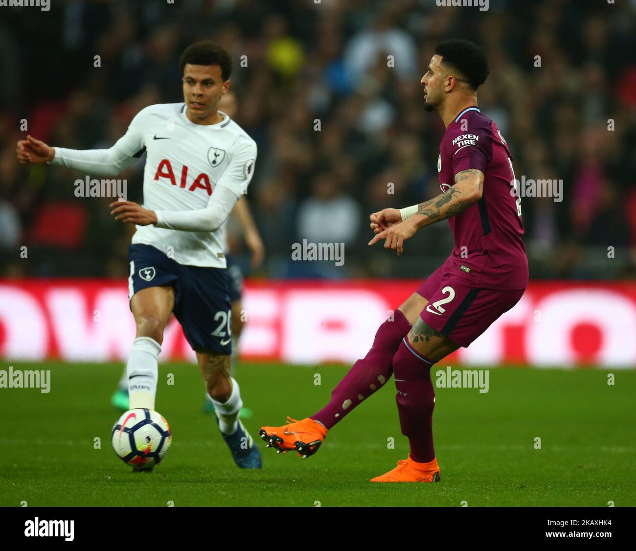 Kyle Walker hat beim Premiership League-Spiel zwischen Tottenham Hotspur und Manchester City am 14. April 2018 im Wembley Stadium in London, England, Löcher in seine Manchester City Socken geschnitten, um schmerzende Kälber zu verhindern. (Foto von Kieran Galvin/NurPhoto) Stockfoto