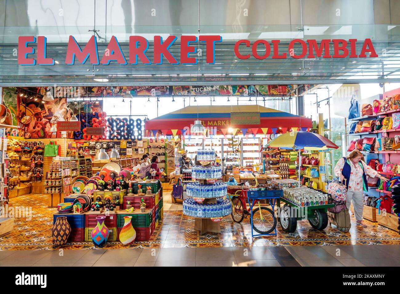 Bogota Colombia, El Dorado International Airport Aeropuerto Internacional El Dorado Terminal, Kongress-Gate-Bereich innen, El Market Geschenke Souven Stockfoto