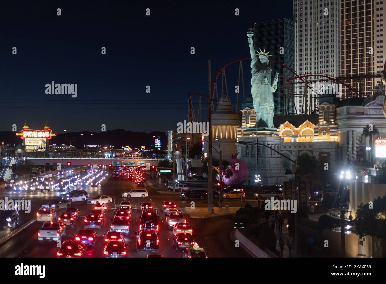 Las Vegas, Nevada, USA, 09-18-2022: Las Vegas bei Nacht auf dem Strip eine surreale Märchenstadt, für Unterhaltung wie Glücksspiel, Essen und Alkohol Stockfoto