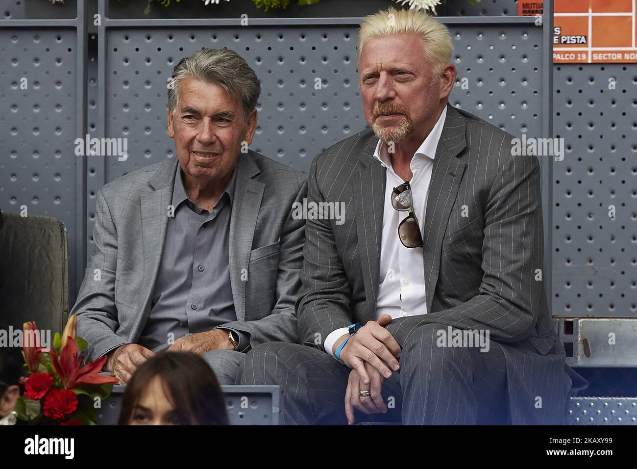 Turnierdirektor Manolo Santana (L) und ehemaliger deutscher Tennisspieler Boris Becker Tag acht des Mutua Madrid Open Tennisturniers bei der Caja Magica am 12. Mai 2018 in Madrid, Spanien (Foto: David Aliaga/NurPhoto) Stockfoto