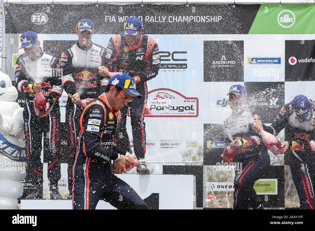 THIERRY NEUVILLE (Bel) und NICOLAS GILSOUL (Bel) im HYUNDAI I20 Coupe WRC von HYUNDAI SHELL MOBIS WRT Gewinner der Rallye während des Podiums (Power Stage) der WRC Vodafone Rally de Portugal 2018, in Matosinhos in Portugal am 20. Mai 2018. (Foto von Paulo Oliveira / DPI / NurPhoto) Stockfoto