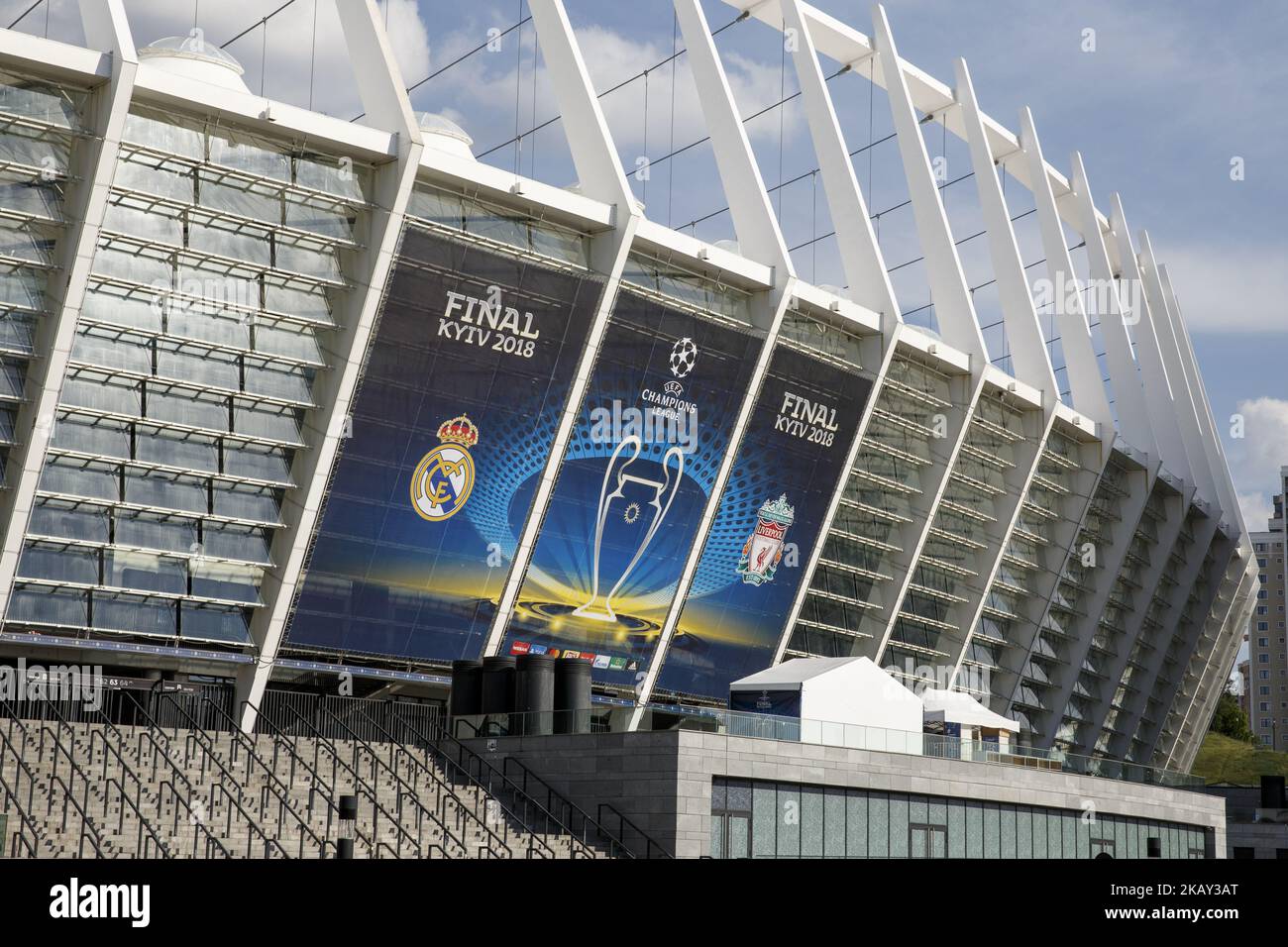 NSC Olimpiyskiy Stadion vor dem Finale der UEFA Champions League in Kiew, Ukraine, 26. Mai 2018. Real Madrid wird sich am 26. Mai 2018 beim Finale der UEFA Champions League im NSC Olimpiyskiy-Stadion gegen den FC Liverpool stellen. (Foto von Oleg Pereverzev/NurPhoto) Stockfoto