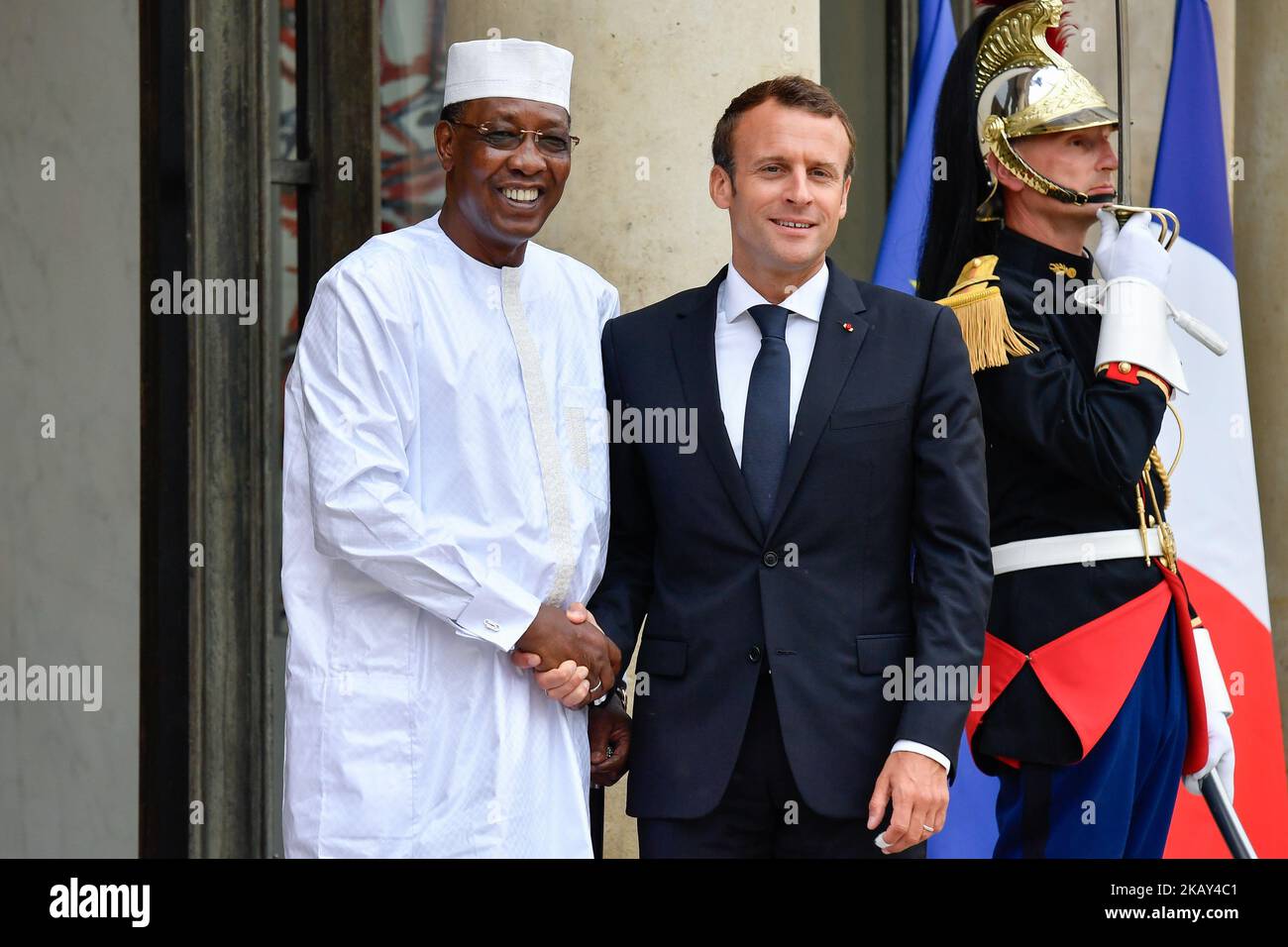 Der Präsident der Französischen Republik, Herr Emmanuel Macron, begrüßte seine Exz. Idriss DEBY ITNO, Präsident der Republik Tschad, versammelte sich am Dienstag im Elysée-Palast anlässlich der Internationalen Konferenz über Libyen, der Internationalen Konferenz über Libyen, um libysche Führer, mehr als 20 Länder und 4 internationale Organisationen zu einem gemeinsamen Fahrplan zu versammeln. 29. Mai 2018. (Foto von Julien Mattia/NurPhoto) Stockfoto