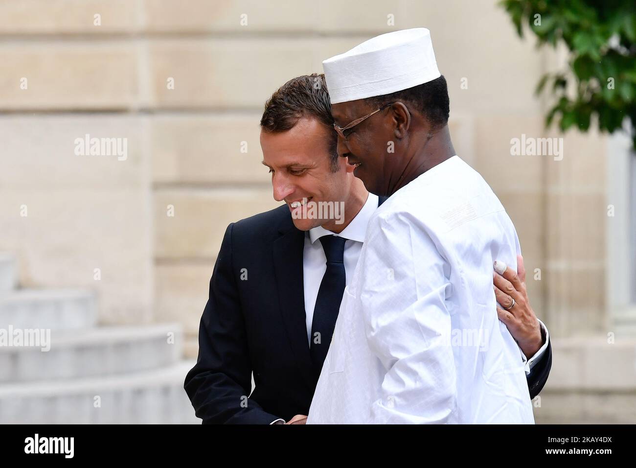 Der Präsident der Französischen Republik, Herr Emmanuel Macron, begrüßte seine Exz. Idriss DEBY ITNO, Präsident der Republik Tschad, versammelte sich am Dienstag im Elysée-Palast anlässlich der Internationalen Konferenz über Libyen, der Internationalen Konferenz über Libyen, um libysche Führer, mehr als 20 Länder und 4 internationale Organisationen zu einem gemeinsamen Fahrplan zu versammeln. 29. Mai 2018. (Foto von Julien Mattia/NurPhoto) Stockfoto