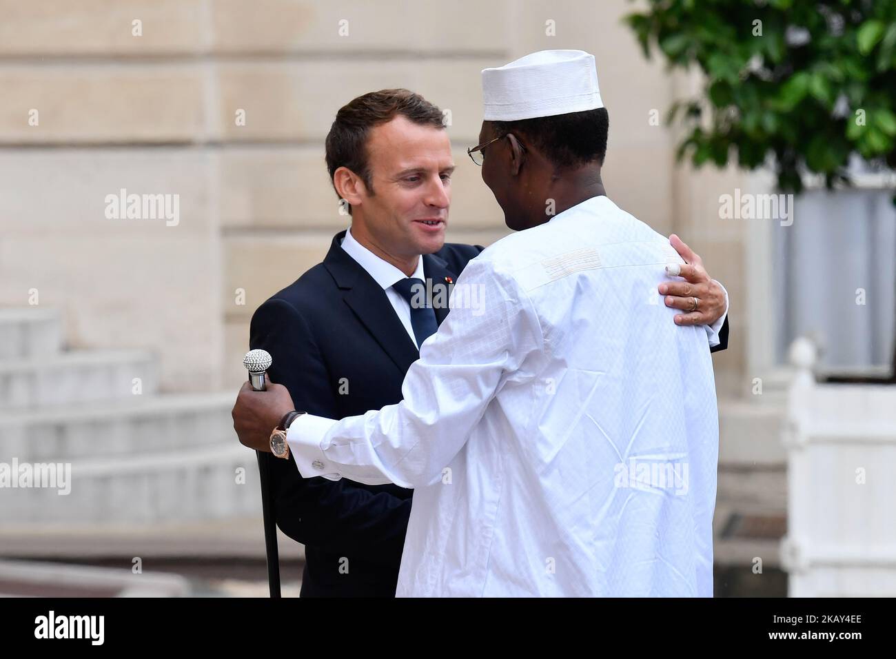 Der Präsident der Französischen Republik, Herr Emmanuel Macron, begrüßte seine Exz. Idriss DEBY ITNO, Präsident der Republik Tschad, versammelte sich am Dienstag im Elysée-Palast anlässlich der Internationalen Konferenz über Libyen, der Internationalen Konferenz über Libyen, um libysche Führer, mehr als 20 Länder und 4 internationale Organisationen zu einem gemeinsamen Fahrplan zu versammeln. 29. Mai 2018. (Foto von Julien Mattia/NurPhoto) Stockfoto