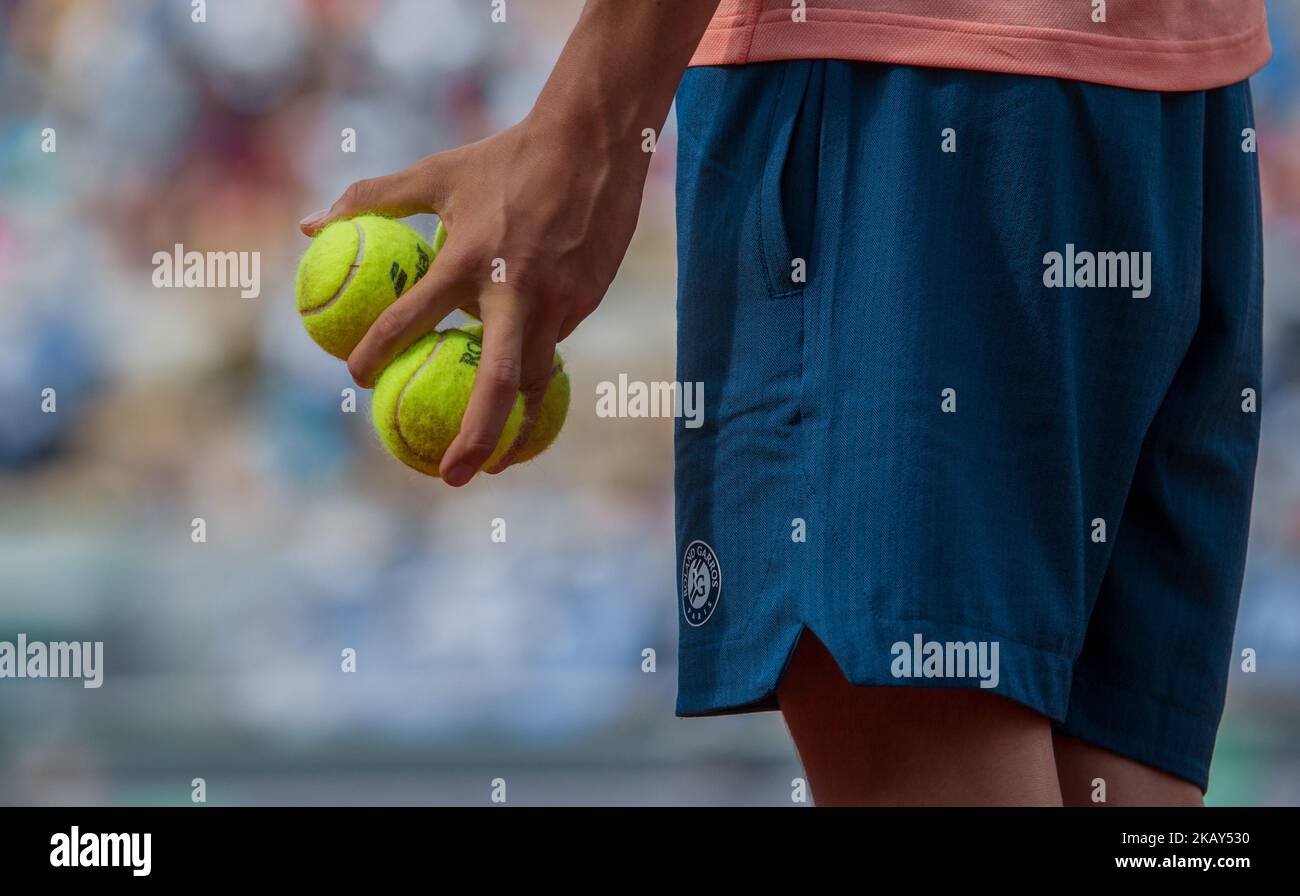 Ballboy während des Spiels bei Roland Garros Grand Slam Tournament - Tag 5 am 31. Mai 2018 in Paris, Frankreich. (Foto von Robert Szaniszló/NurPhoto) Stockfoto