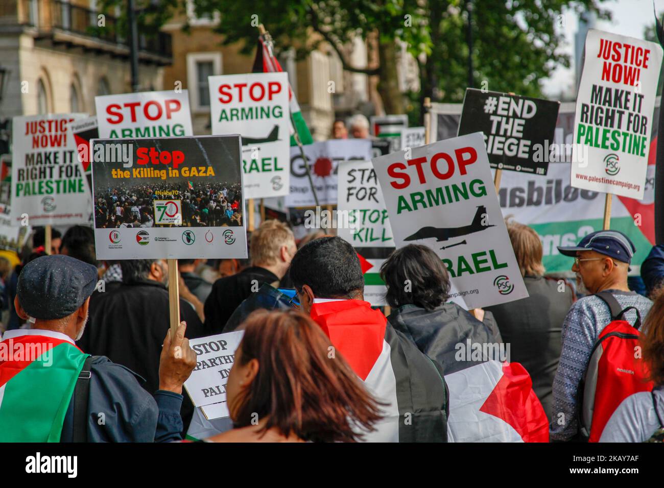 Pro-Palästinensische Demonstranten. Palästinenser und diejenigen, die Palästina unterstützen, protestierten am 5. Juni 2018 in London, Großbritannien, gegen die jüngsten Morde im Gazastreifen. (Foto von Alex Cavendish/NurPhoto) Stockfoto