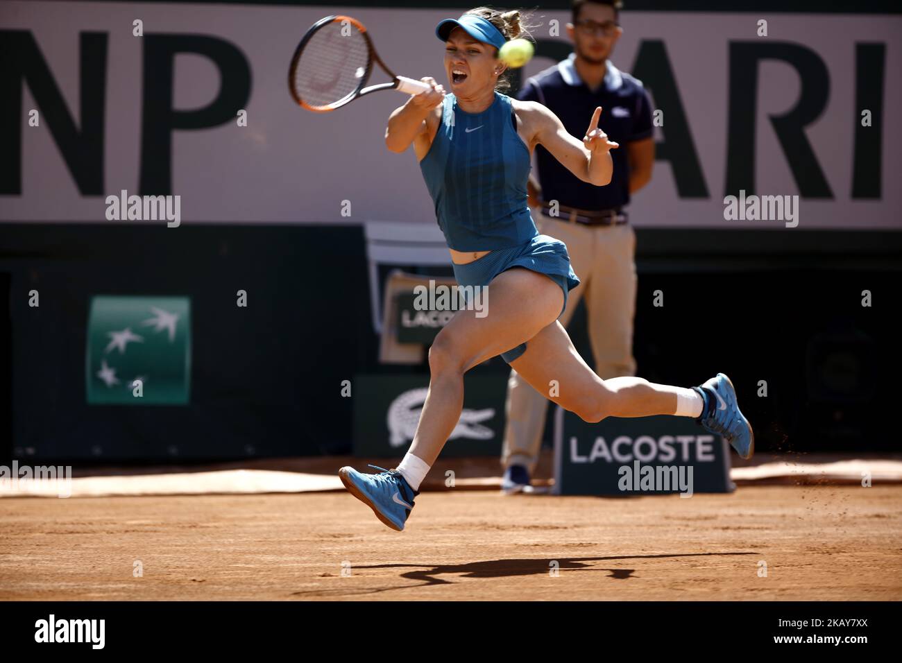 Simona Halep aus Rumänien in Aktion am 12. Tag der French Open 2018 im Roland Garros Stadion am 7. Juni 2018 in Paris, Frankreich. (Foto von Mehdi Taamallah/NurPhoto) Stockfoto