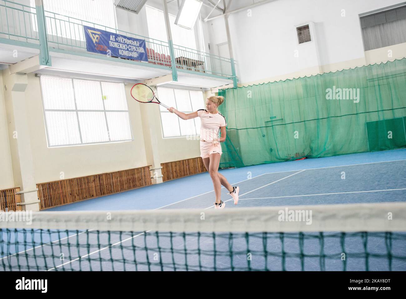 Marta Kostyuk am 2018. Februar in ihrer Ausbildungsstätte in Kiew, Ukraine. Marta Kostyuk (geboren am 28. Juni 2002) ist eine ukrainische Tennisspielerin. 2018 gewann Kostyuk als jüngster Spieler seit Martina Hingis 1996 ein Hauptspiel in Melbourne. Außerdem wurde sie die jüngste Spielerin, die die dritte Runde eines Grand Slams erreichte, seit Mirjana Lucic-Baroni die gleiche Phase bei den US Open 1997 erreichte. (Foto von Oleksandr Rupeta/NurPhoto) Stockfoto