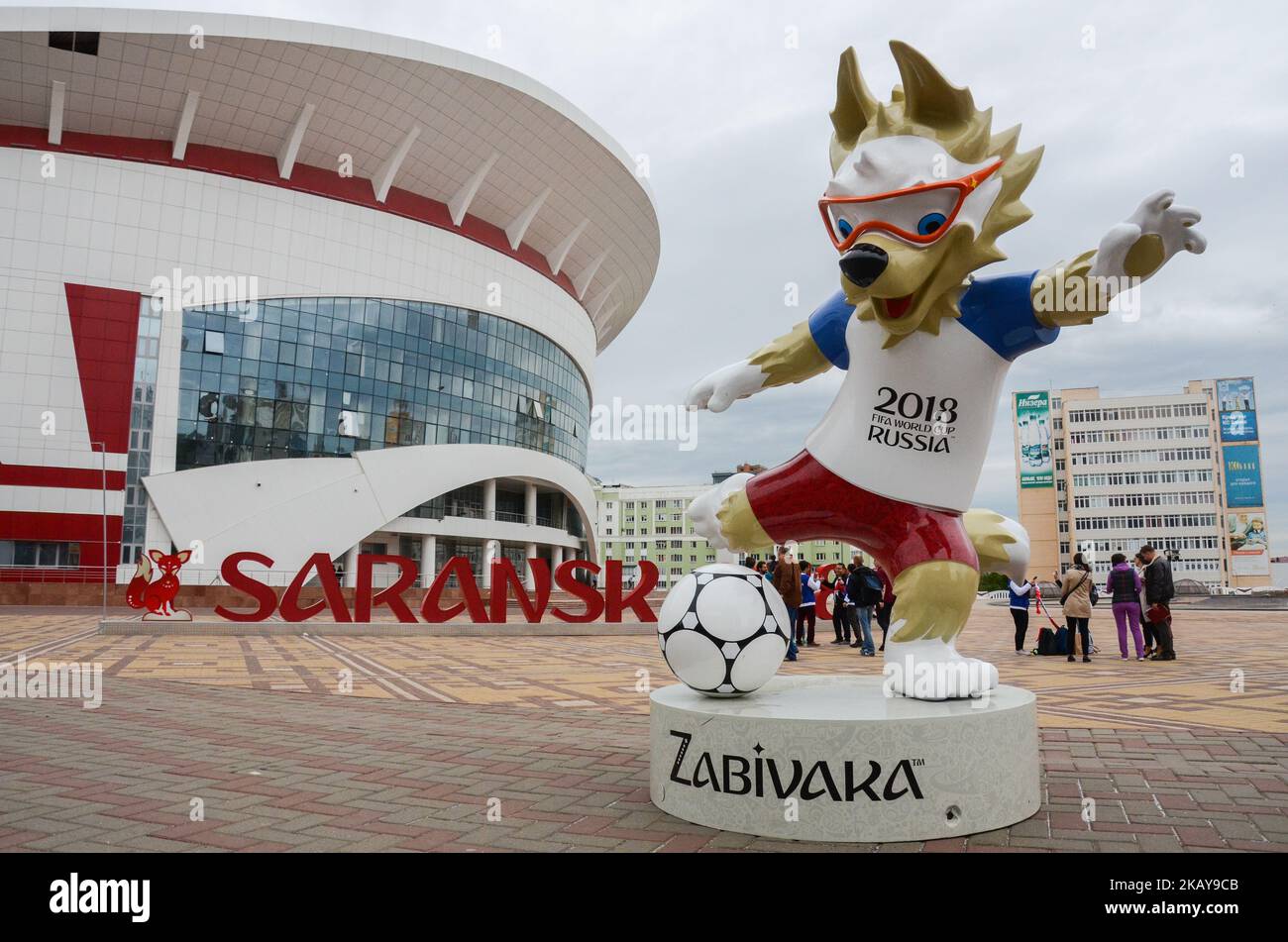 Zabiwaka Symbol im Zentrum von Saransk, Russland. Die Stadt wird 4 Spiele aus der Gruppenphase der FIFA Fußball-Weltmeisterschaft Russland 2018 statt. Zwei Wochen vor Beginn der FIFA Fußball-Weltmeisterschaft Russland 2018 wurde die Internationale Medienexpedition vom 01. Bis 07. Juni 2018 von der Bundesagentur für Jugendangelegenheiten der Russischen Föderation organisiert. 50 Journalisten, Blogger und Videofilmer aus der ganzen Welt kamen nach Russland, um die berühmtesten Sehenswürdigkeiten von 10 Städten zu sehen, in denen die WM 2018 stattfand, um die wunderbare russische Natur zu bewundern und die Infrastruktur zu entdecken, die für das Hauptereignis der Fußballwelt am 0. Juni gebaut wurde Stockfoto