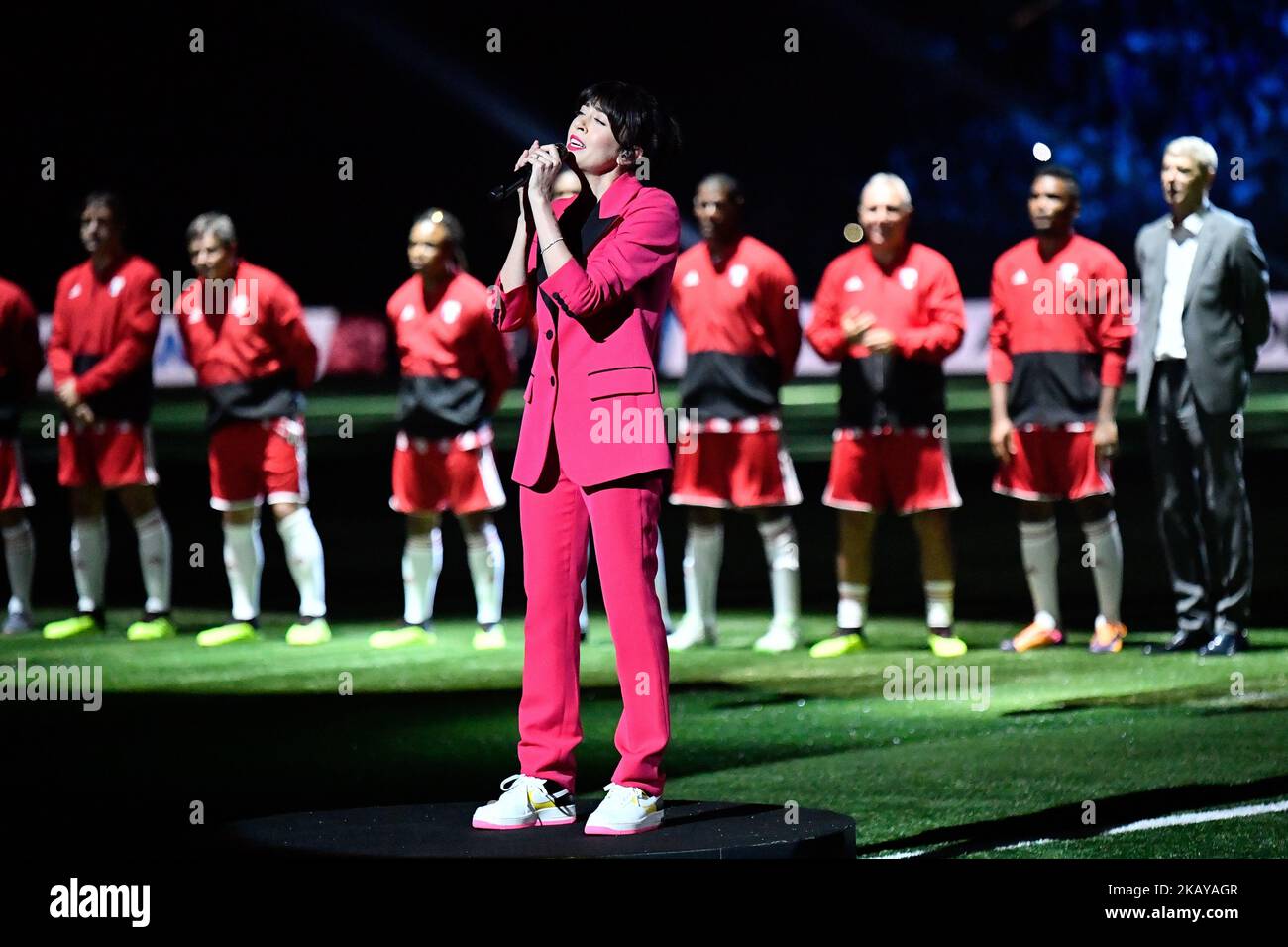 Nolwen Leroy singt die französische antem in der U-Arena in Nanterre am 12. Juni 2018. (Foto: Julien Mattia/NurPhoto) Stockfoto