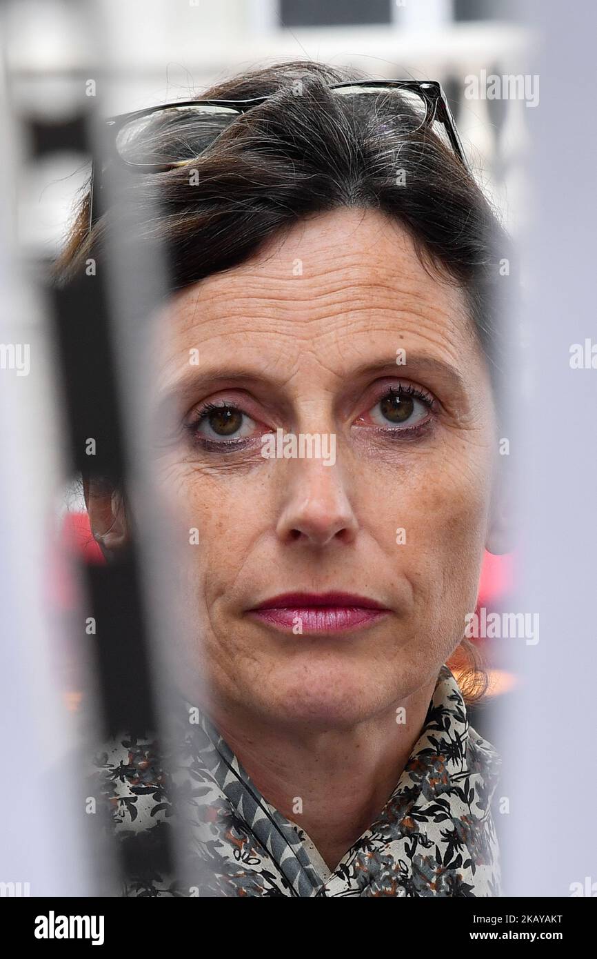 Die Abgeordnete der Region Herault, die mit Unterstützung der rechtsextremen Front National (FN) gewählt wurde, unterstützt die Familien der Straßenopfer, die am 13. Juni 2018 vor der Nationalversammlung in Paris, Frankreich, versammelt waren, An die Abgeordneten zu appellieren und eine Gesetzesänderung zu erhalten, um „unfreiwillige Tötungen“ im Falle erschwerender Umstände als „Straßenmörder“ zu klassifizieren, um Mindeststrafen und eine echte Anerkennung für die Opfer und ihre Angehörigen zu erreichen. (Foto: Julien Mattia/NurPhoto) Stockfoto