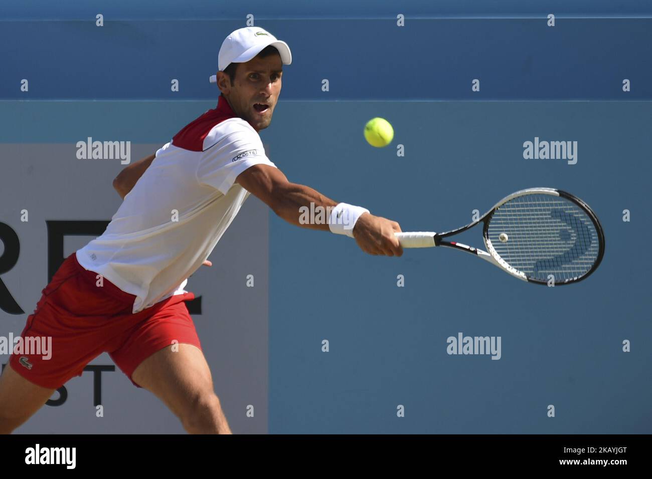 Novak Djokovic aus Serbien spielt eine Vorhand während seines Spiels gegen Marin Cilic aus Kroatien am 7. Tag der Fever-Tree Championships im Queens Club am 24. Juni 2018 in London, Großbritannien. (Foto von Alberto Pezzali/NurPhoto) Stockfoto