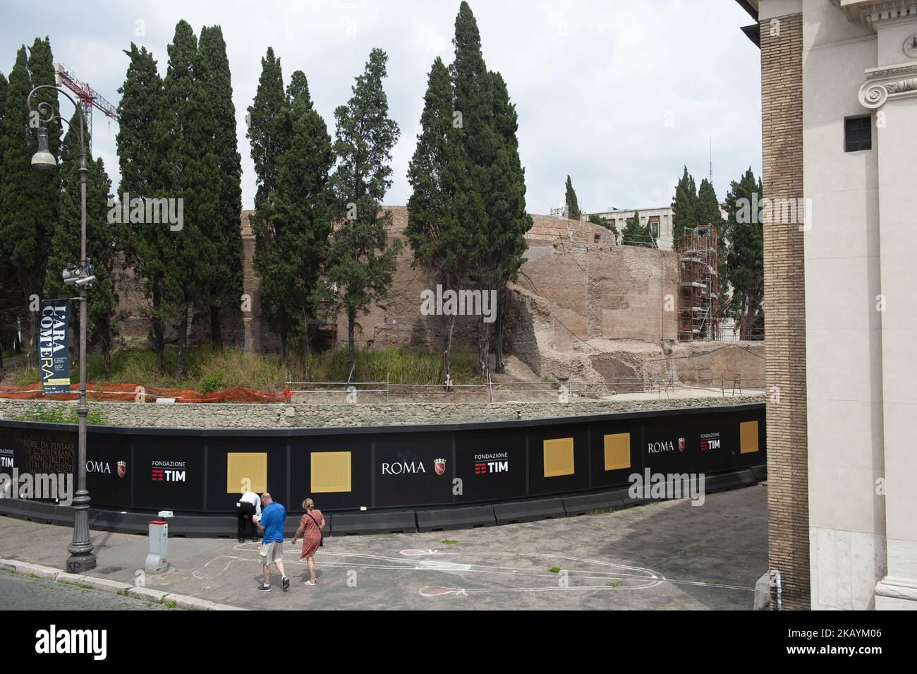 Mausoleum des Augustus, auch als Augusteo bekannt, ein beeindruckendes Grabdenkmal mit kreisförmigem Plan aus dem ersten Jahrhundert v. Chr. während der Restaurierungsarbeiten in Rom, Italien, am 27. Mai 2018. (Foto: Omar Bai/NurPhoto) Stockfoto