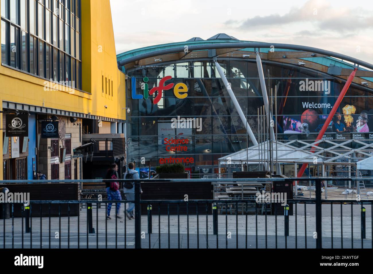 Außenansicht des Gebäudes des Life Science Center, einer Besucherattraktion in der Stadt in Newcastle upon Tyne, Großbritannien. Stockfoto