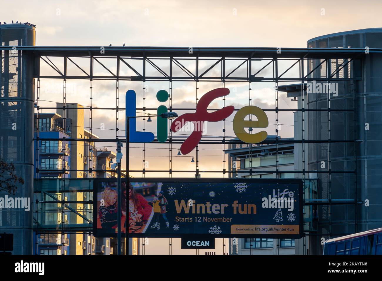 Außenansicht des Gebäudes des Life Science Center, einer Besucherattraktion in der Stadt in Newcastle upon Tyne, Großbritannien. Stockfoto