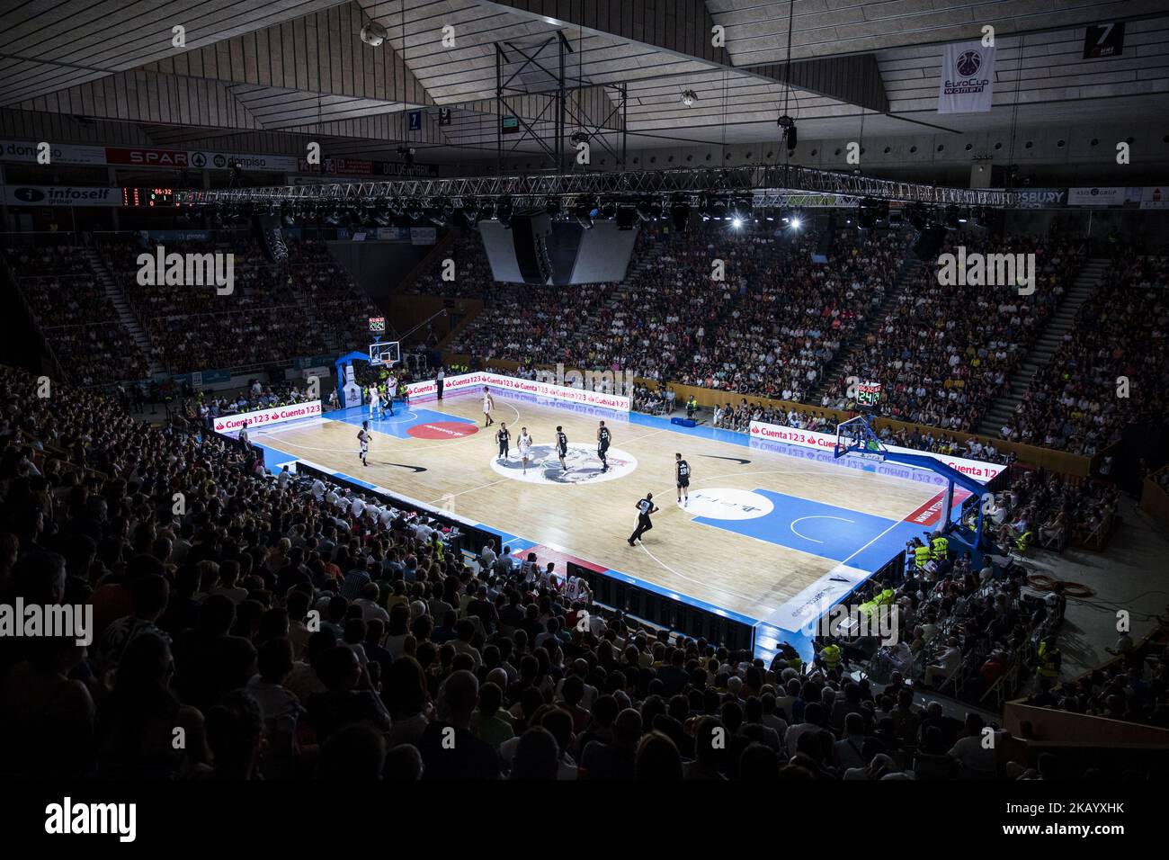 Allgemeiner Blick auf den Pavillon von Fontajau während des wohltätigen und freundschaftlichen Spiels Pau Gasol gegen Marc Gasol, mit europäischen und amerikanischen NBA-Spielern, die jungen Basketballspielern helfen und Teams im Pavillon von Fontajau, Girona, am 8. Juli 2018 entwickeln. (Foto von Xavier Bonilla/NurPhoto) Stockfoto