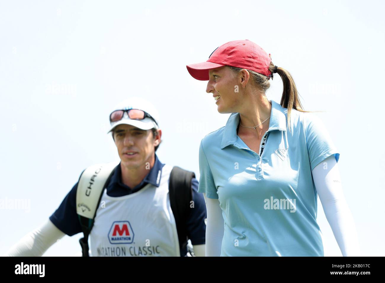 Perrine Delacour aus Frankreich spricht mit ihrem Caddie auf dem 7.-Loch-Platz während der ersten Runde des Marathon LPGA Classic Golfturniers im Highland Meadows Golf Club in Sylvania, Ohio, USA, am Donnerstag, den 12. Juli 2018. (Foto von Jorge Lemus/NurPhoto) Stockfoto