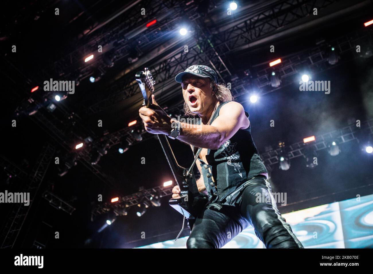 Matthias Jabs von der deutschen Heavy Metal Rockband Scorpions tritt am 23. Juli 2018 live in der Arena von Verona, in Verona, Italien, auf. (Foto von Roberto Finizio/NurPhoto) Stockfoto