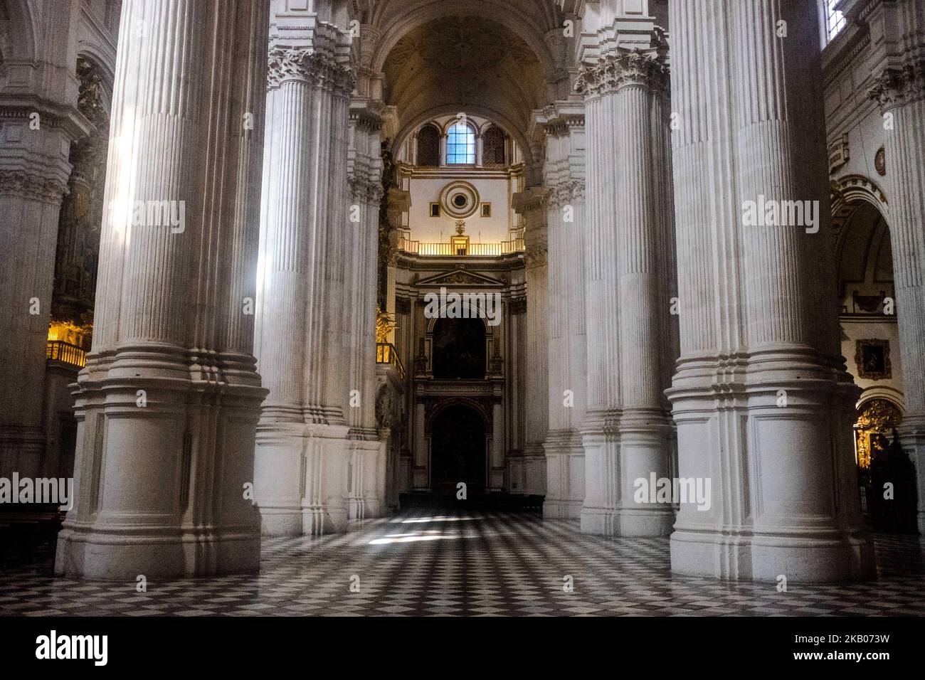 Ein Blick auf die Kathedrale von Granada, Granada, Spanien, am 24. Juli 2018. Die Kathedrale von Granada oder die Kathedrale der Menschwerdung (spanisch: Catedral de Granada, Santa Iglesia Catedral Metropolitana de la Encarnación de Granada) ist eine römisch-katholische Kirche in der Stadt Granada, der Hauptstadt der gleichnamigen Provinz in der Autonomen Region Andalusien, Spanien. Die Kathedrale ist der Sitz der Erzdiözese Granada. (Foto von Mairo Cinquetti/NurPhoto) Stockfoto