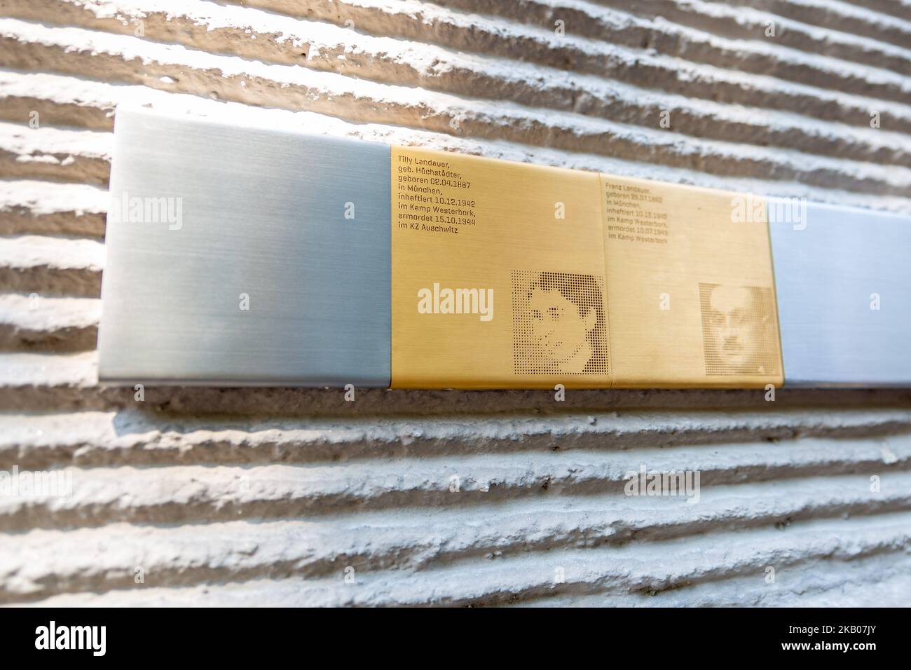 Einweihung der Gedenktafeln für die Holocaust-Opfer Franz und Tilly Landauer in München am 26. Juli 2018. (Foto von David Speier/NurPhoto) Stockfoto
