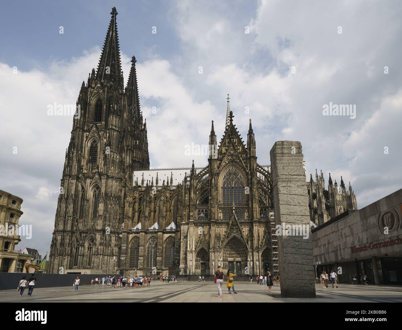 Der Kölner Dom ist ein gotisch-katholischer Tempel, der 1248 gebaut wurde und erst 1880 fertiggestellt wurde. Mit seinen 157 Metern ist es das meistbesuchte Denkmal in Deutschland. Köln Deutschland. 13. August 2018 (Foto von Oscar Gonzalez/NurPhoto) Stockfoto
