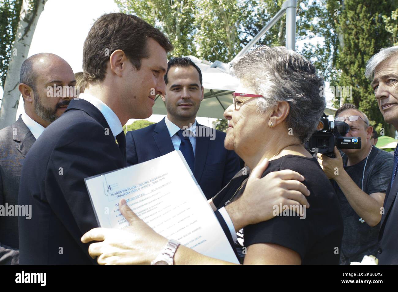 Pablo Casado nimmt an der Gedenkfeier anlässlich des 10.-jährigen Bestehens der Spanair Airways in Madrid, Spanien, am 20. August 2018, vor einem Gedenkdenkmal Teil. Bei einem Flugzeugunglück, der am 20. August 2008 beim Start eines Fluges vom internationalen Flughafen Madrid-Barajas auf die Insel Gran Canaria vom JK5022. August stattfand, starben insgesamt 154 Menschen und 18 weitere wurden verletzt. (Foto von Oscar Gonzalez/NurPhoto) Stockfoto