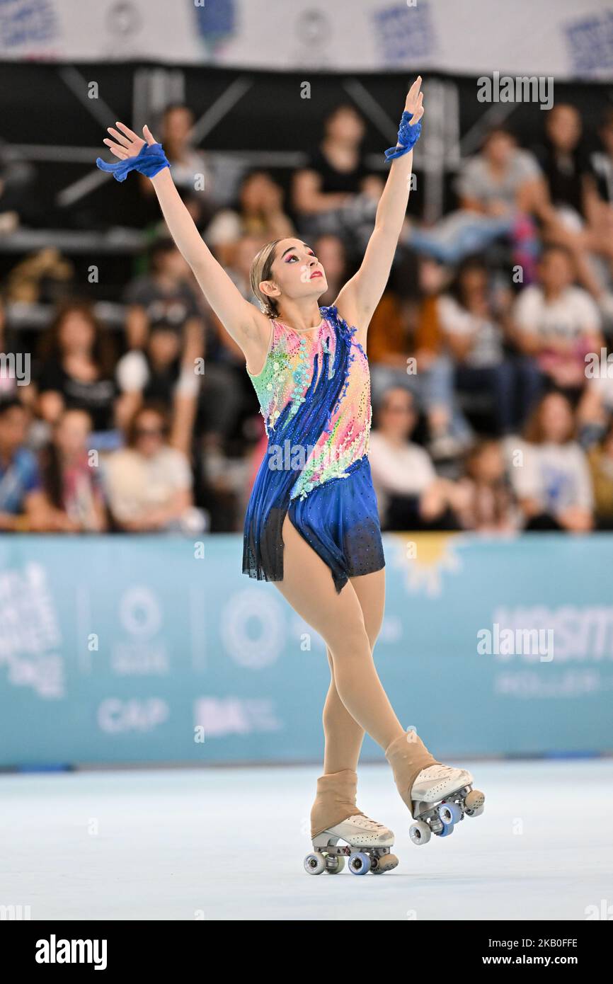 LOURDES DPAUL, Argentinien, tritt in Junior Women - Short Program bei den Artistic World Skate Games 2022 im Youth Olympic Park - Amrica Pabelln, am 1. November 2022 in Buenos Aires, Argentinien, auf. Quelle: Raniero Corbelletti/AFLO/Alamy Live News Stockfoto