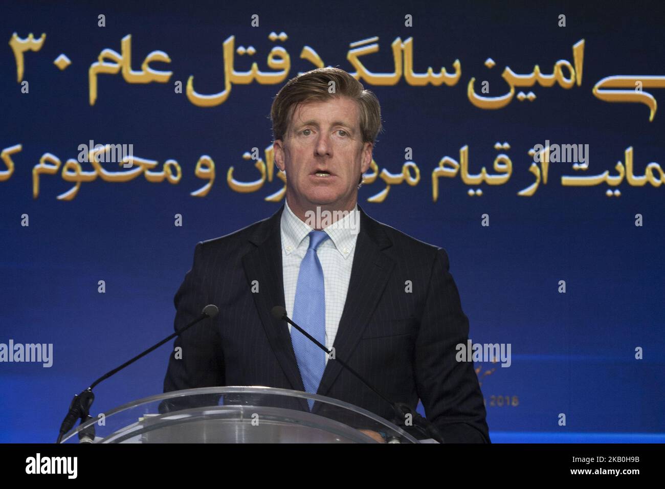 Patrick Kennedy, Auvers-sur-Oise, Frankreich 25/08/2018 - Iraner gedachten der 30.000 politischen Gefangenen, die 1988 im Iran ermordet wurden, in einer Online-Konferenz, die gleichzeitig in 20 großen Städten und Hauptstädten Europas und Nordamerikas stattfand. Patrick Kennedy, ehemaliger US-Kongressabgeordneter, betonte die Tatsache, dass das Verbrechen des Massakers von 30.000 politischen Gefangenen im Iran in der heutigen Zeit auch überall auf der Welt geschehen könnte. (Foto von Siavosh Hosseini/NurPhoto) Stockfoto