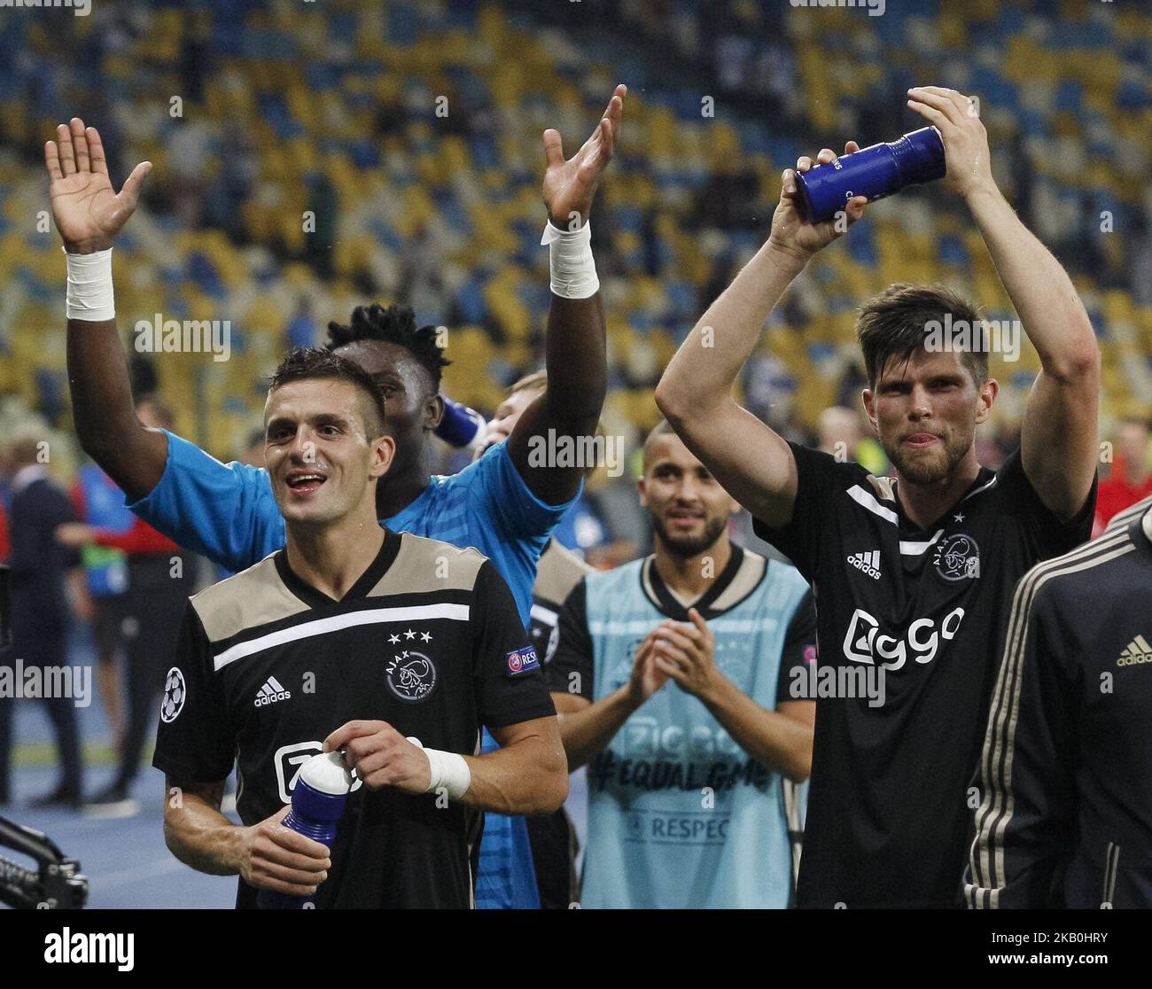 Die Spieler von Ajax feiern den Sieg über Dynamo Kiew nach dem UEFA Champions League-Play-off, dem zweiten Fußballspiel zwischen Ajax Amsterdam und dem FC Dynamo Kiew, am 28. August 2018 im NSC Olimpiyskiy-Stadion in Kiew, Ukraine. (Foto von STR/NurPhoto) Stockfoto