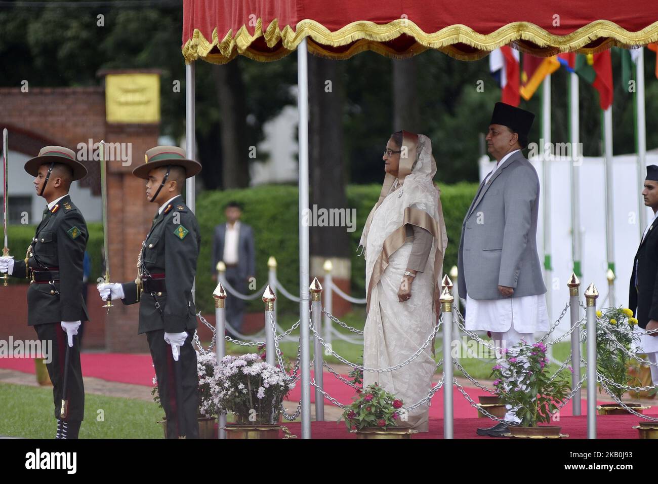 Der Premierminister von Bangladesch, Sheikh Hasina, erhält eine Ehrenwache, nachdem er am Donnerstag, den 30. August 2018, zur BIMSTEC 2018 im internationalen Flughafen Tribhuwan, Kathmandu, Nepal, eintrifft. Die Staats- und Regierungschefs der Bay of Bengal Initiative for Multi-Sectoral Technical and Economic Cooperation (BIMSTEC) treffen am 30. Und 31. August 2018 zum BIMSTEC-Gipfel in Nepal ein. (Foto von Narayan Maharjan/NurPhoto) Stockfoto