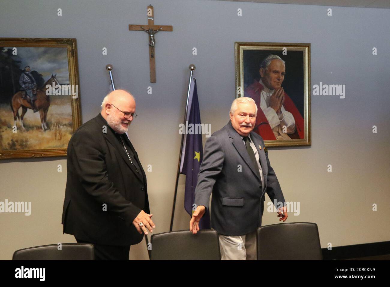 Der ehemalige polnische Präsident Lech Walesa (R) und Reinhard Marx werden in Danzig, Polen, gesehen am 30. August 2018 besuchte Reinhard Marx das Europäische Solidaritätszentrum in Danzig und begegne Lech Walesa in seinem Büro. Marx ist deutscher Kardinal der katholischen Kirche, Vorsitzender der Deutschen Bischofskonferenz, Erzbischof von München und Freising und Mitglied des Kardinalskollegiums. (Foto von Michal Fludra/NurPhoto) Stockfoto