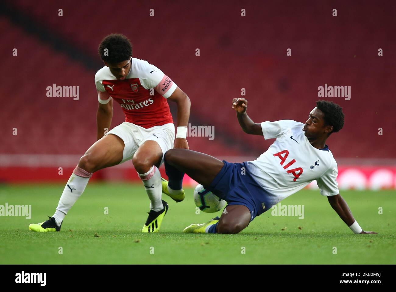 Paris Maghoma Tottenham Hotspur unter 23s und Xavier Amaechi von Arsenal während des Spiels der Premier League 2 zwischen Arsenal unter 23s und Tottenham Hotspur unter 23s am 31. August 2018 im Emirates-Stadion in London, England. (Foto von Action Foto Sport/NurPhoto) Stockfoto