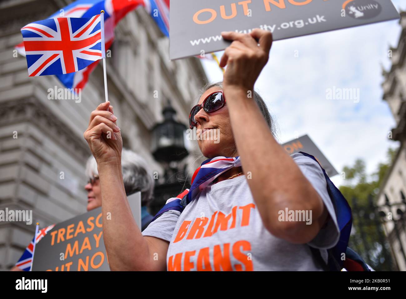 Demonstranten, die sich für den Brexit einsetzen, stehen vor den Toren der Downing Street und vor dem Parlament, um am 5. September 2018 gegen Premierministerin Theresa May, London, zu protestieren. (Foto von Alberto Pezzali/NurPhoto) Stockfoto